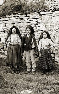 Die drei Hirtenkinder von Fátima: Lúcia, Francisco und Jacinta